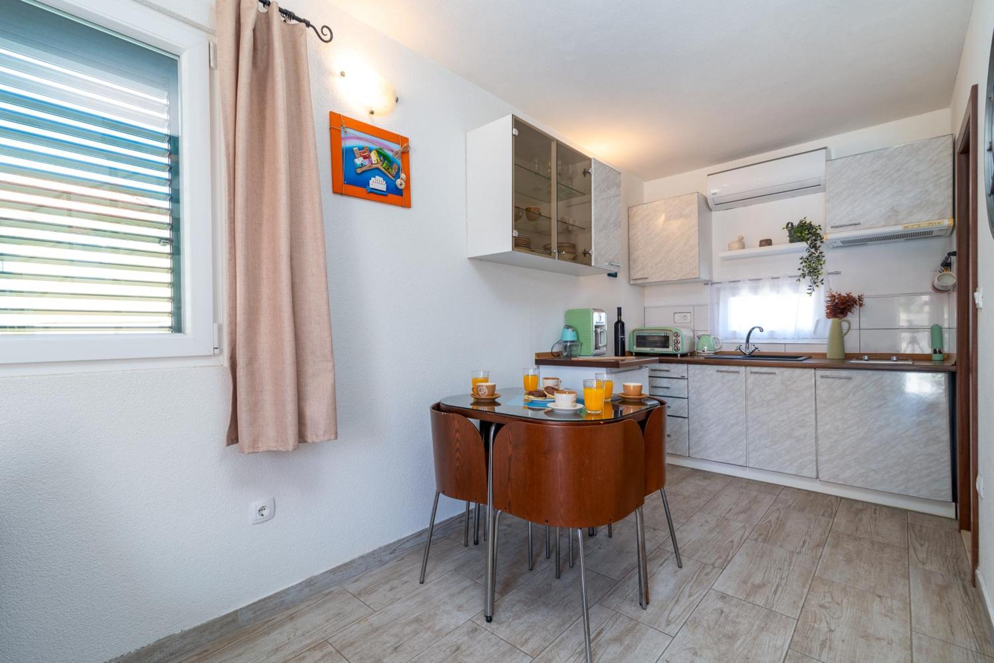 Studio Apartment Dona Trogir Exterior foto